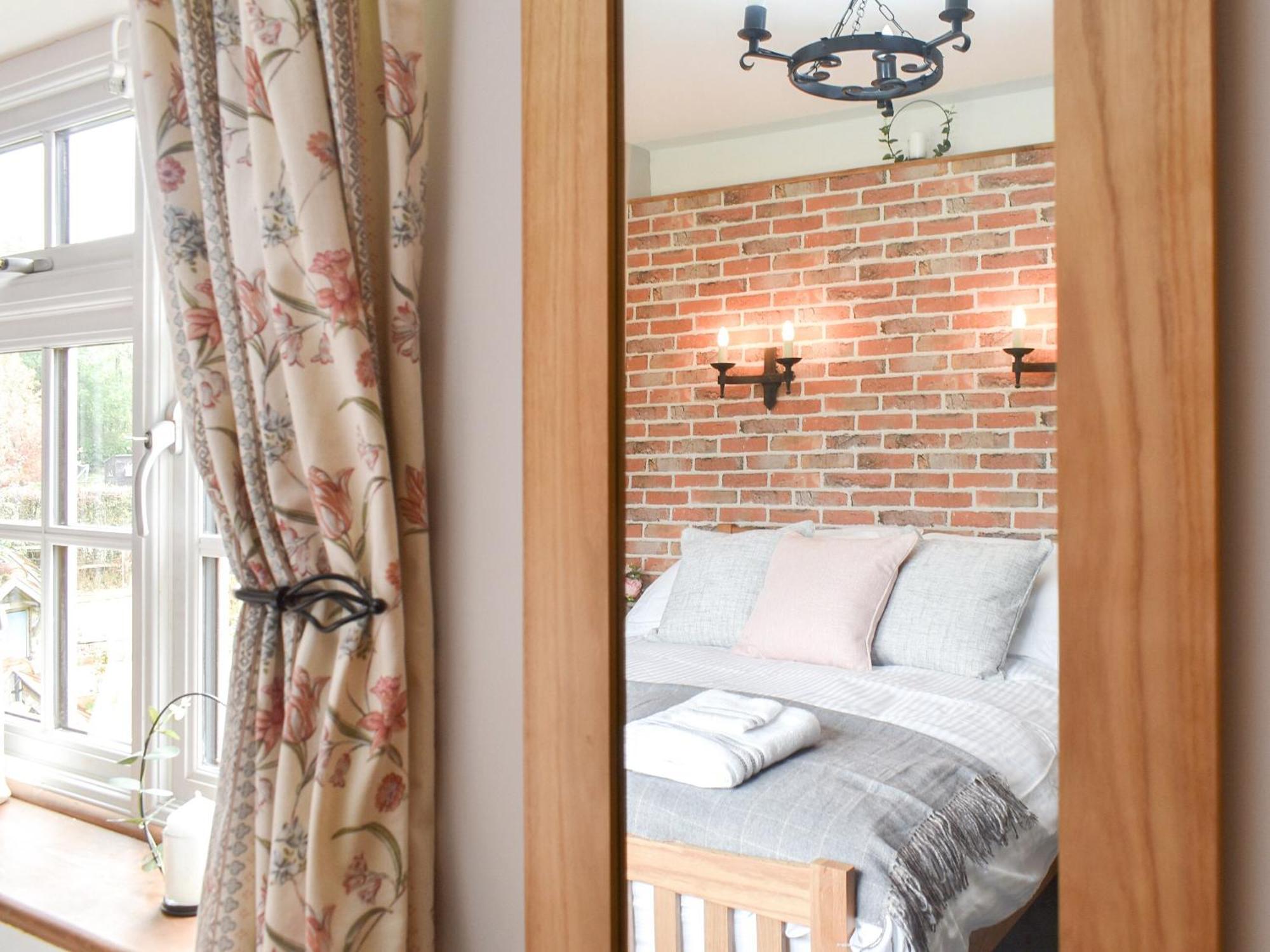 Well Cottage Itchingfield エクステリア 写真