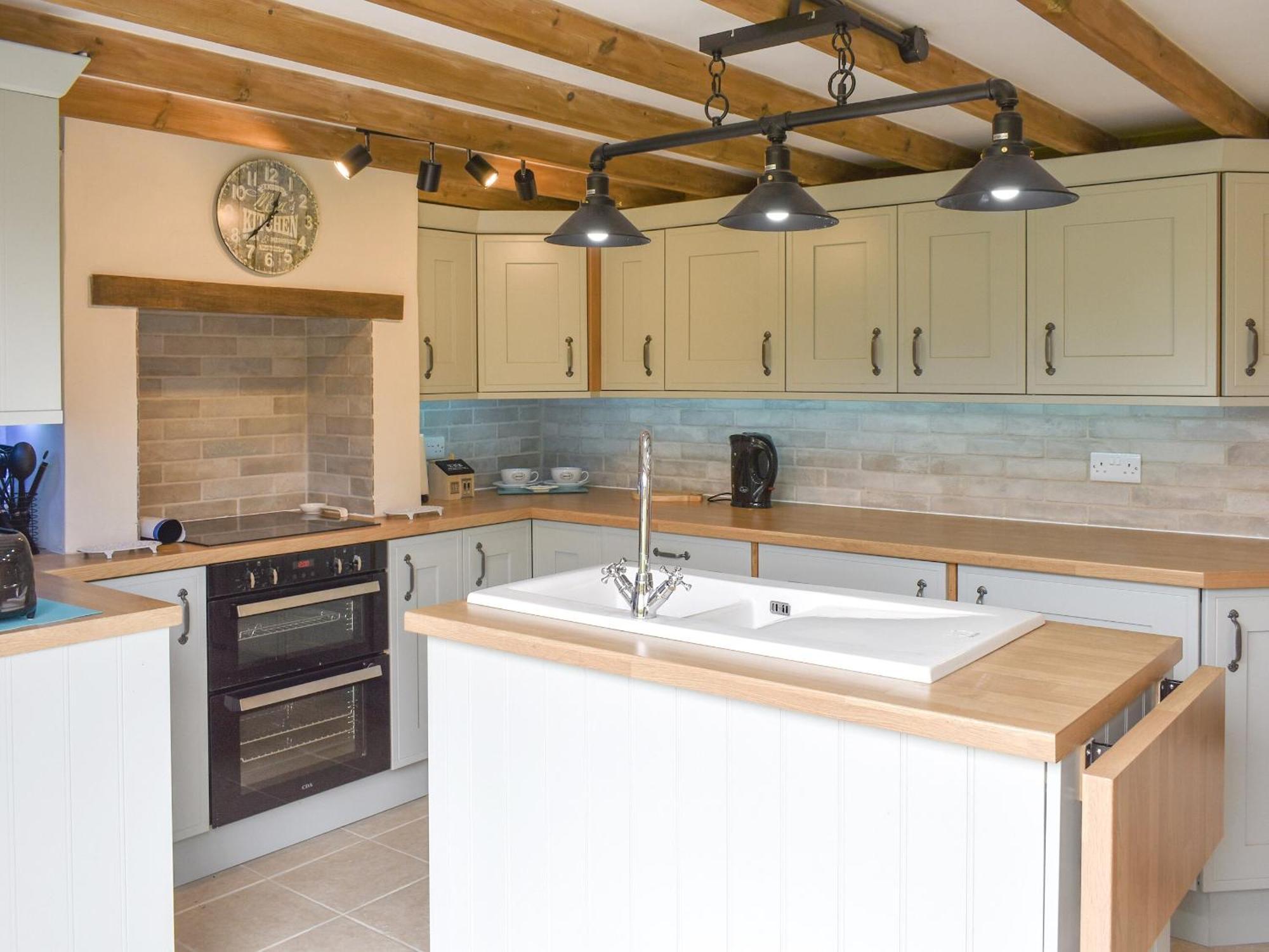 Well Cottage Itchingfield エクステリア 写真