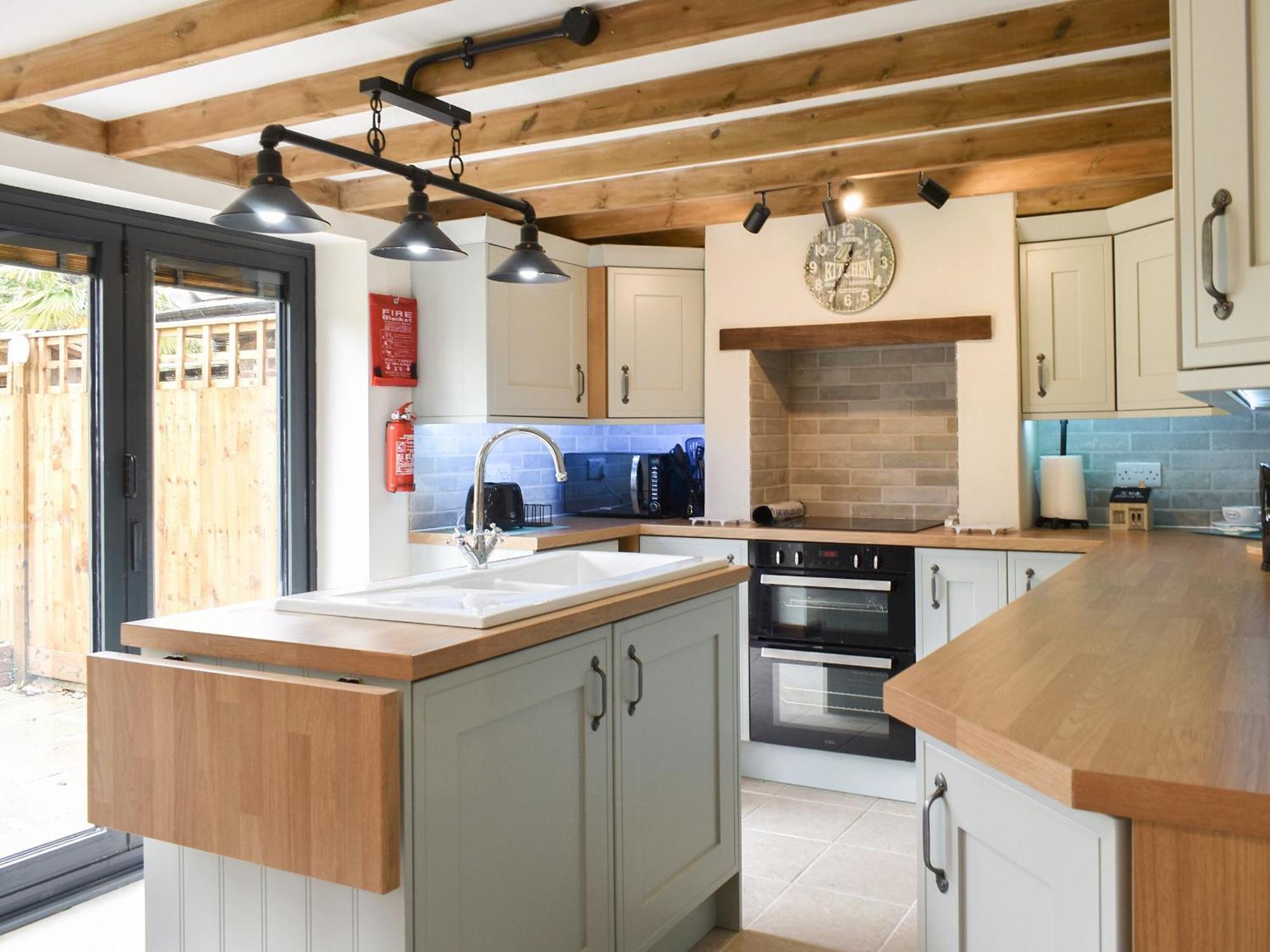 Well Cottage Itchingfield エクステリア 写真