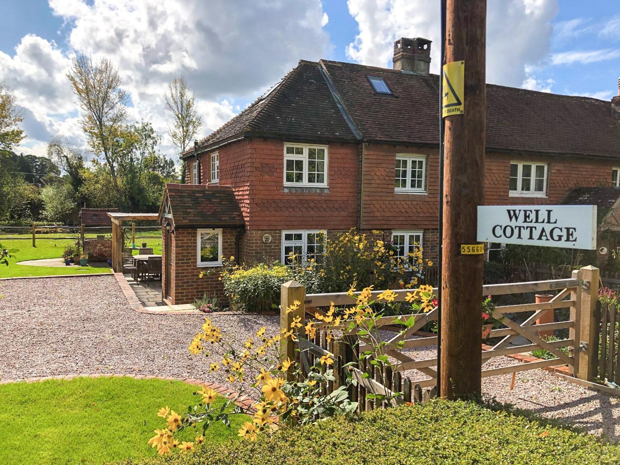Well Cottage Itchingfield エクステリア 写真