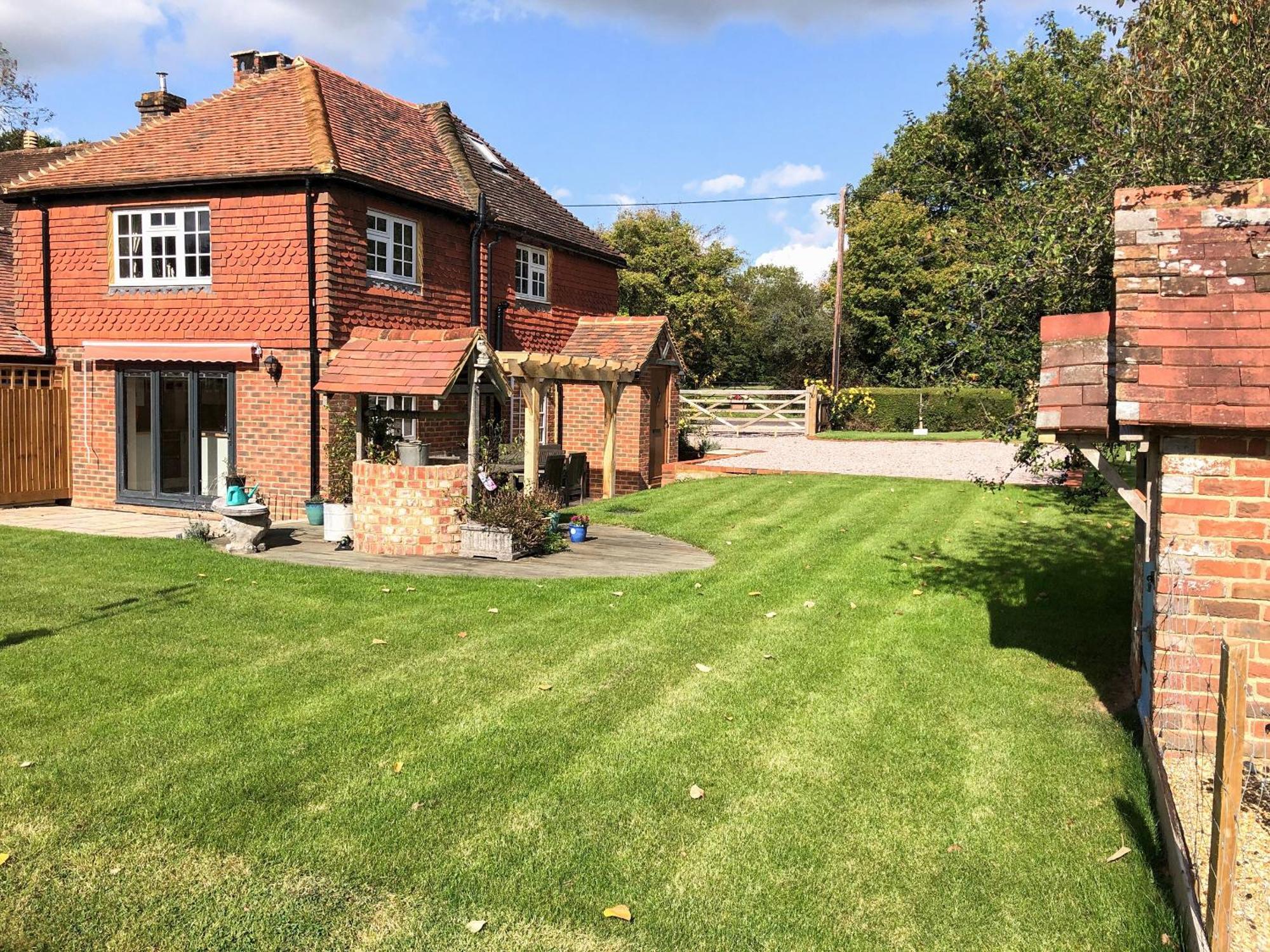 Well Cottage Itchingfield エクステリア 写真
